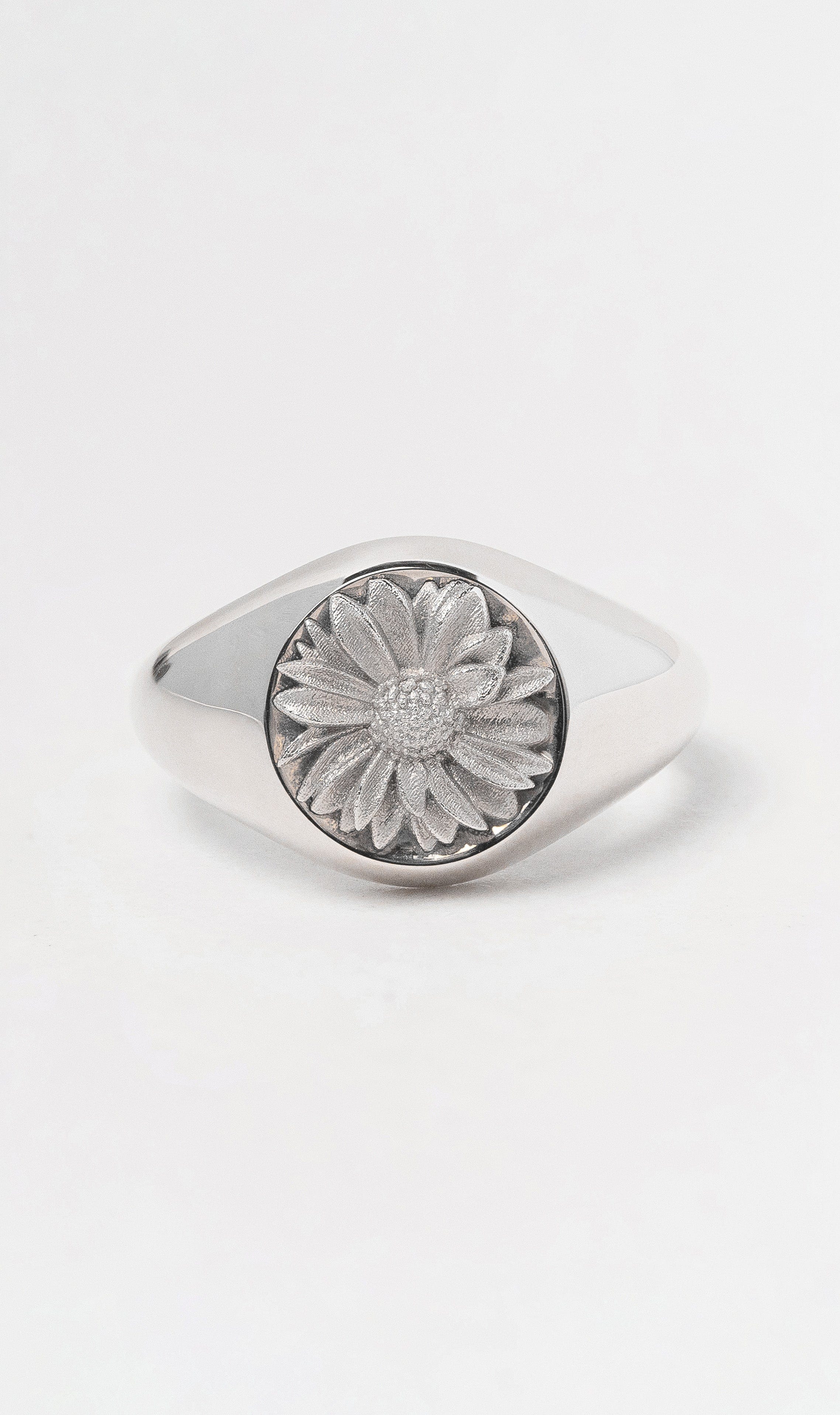 Hogans Family Jewellers 18K WG Sunflower Signet Ring