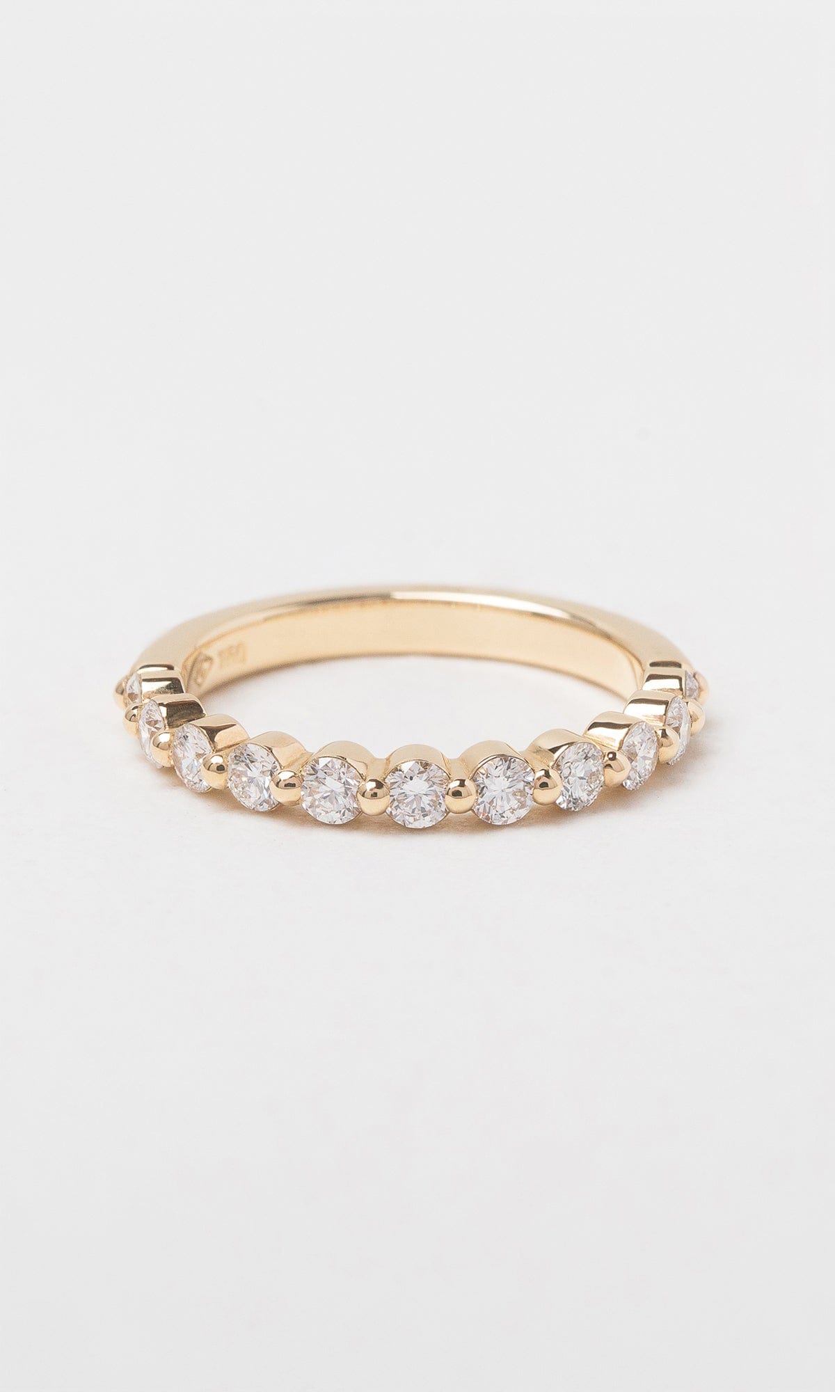 Hogans Family Jewellers 18K YG 0.55ct TDW Single Claw Diamond Set Band