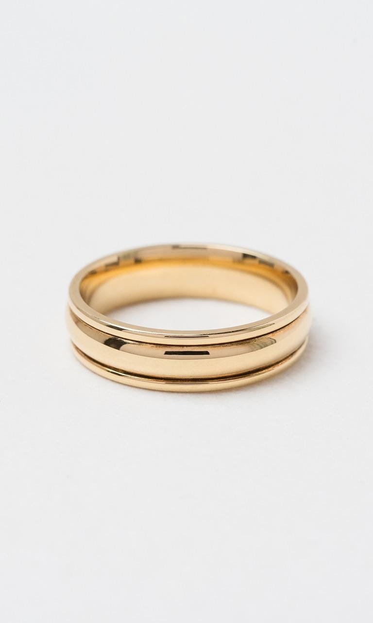 Hogans Family Jewellers 18K YG 5.8mm Gents Band