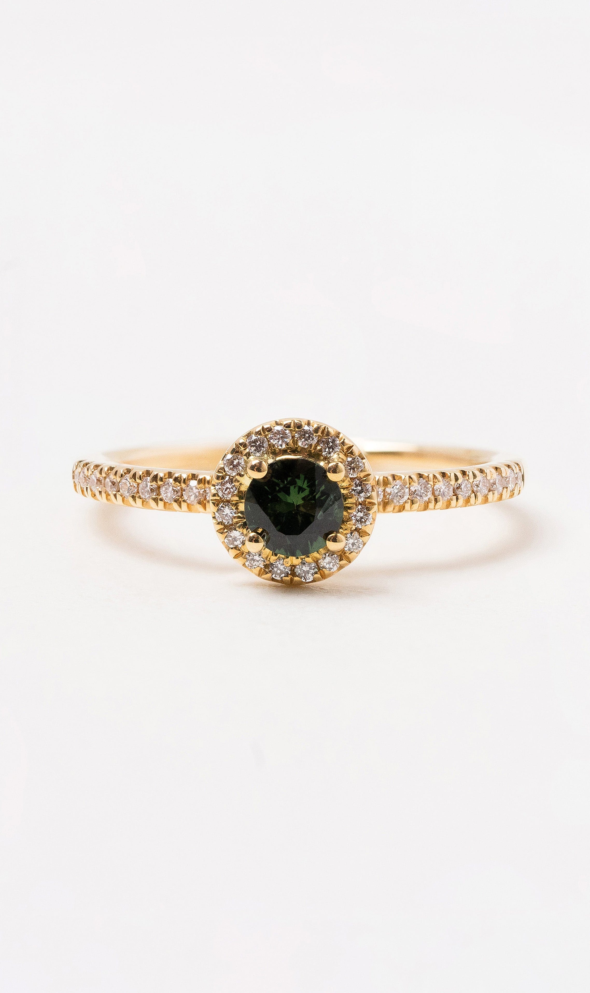 Hogans Family Jewellers 18K YG Australian Sapphire Ring