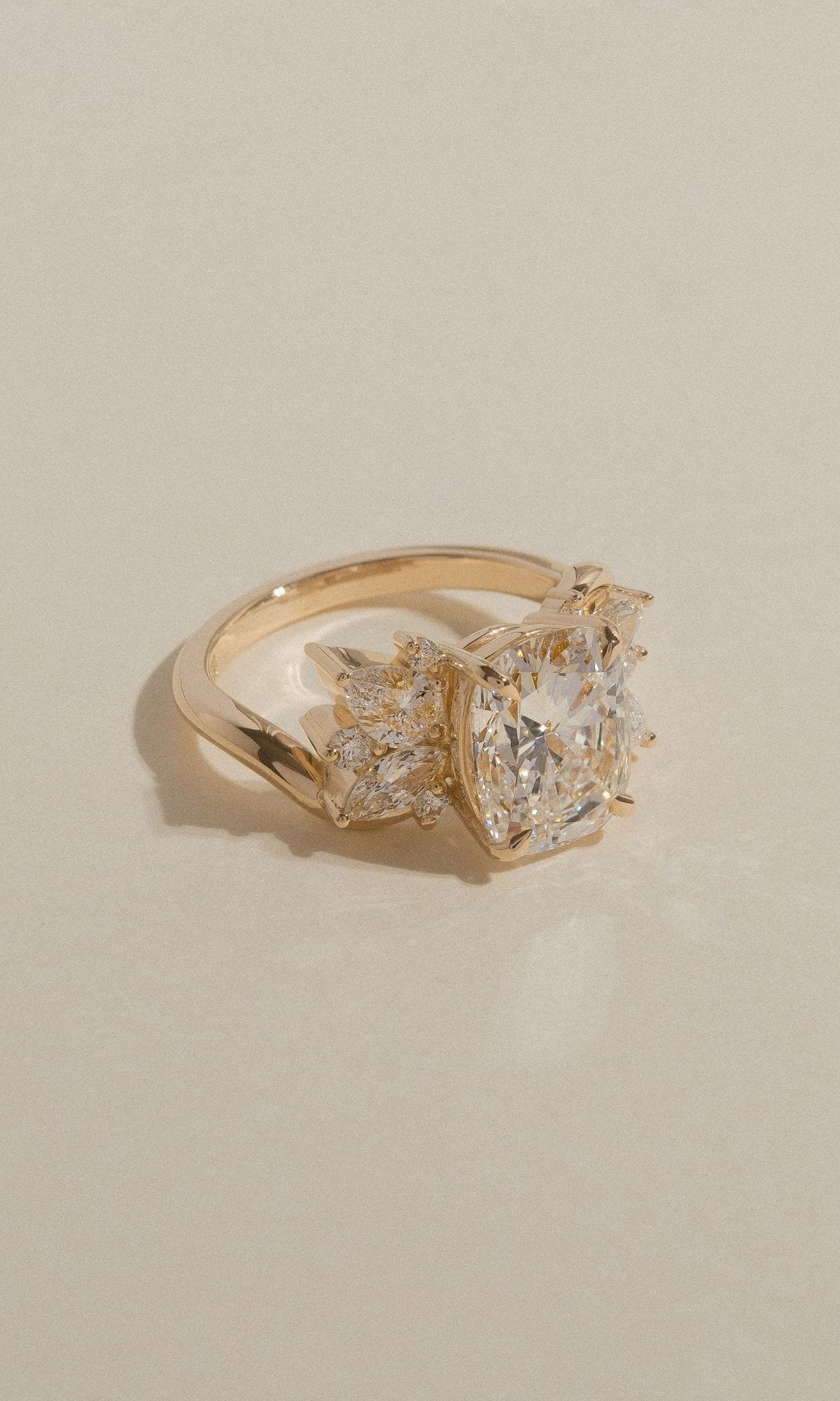 Hogans Family Jewellers 18K YG Diamond Cluster Ring