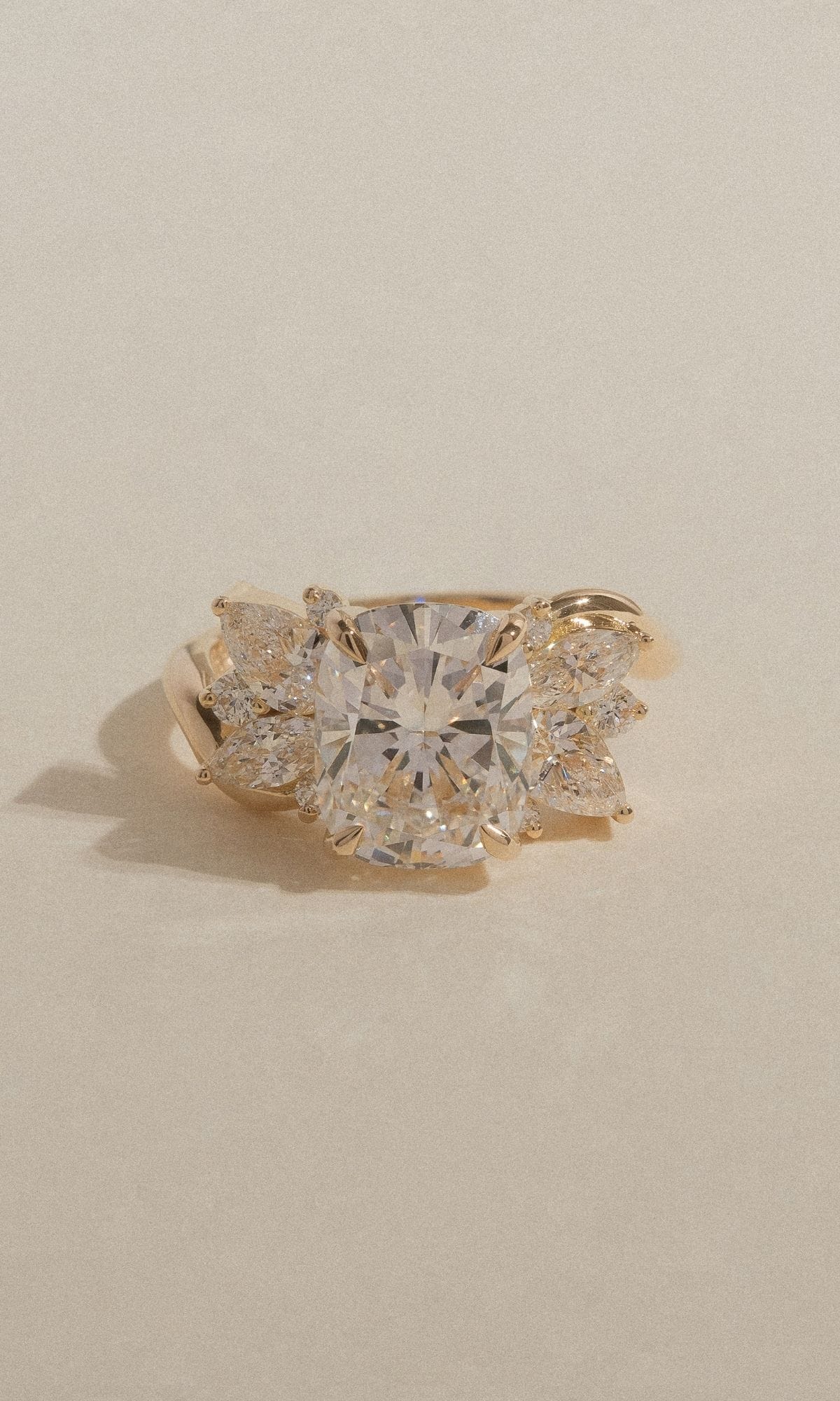 Hogans Family Jewellers 18K YG Diamond Cluster Ring