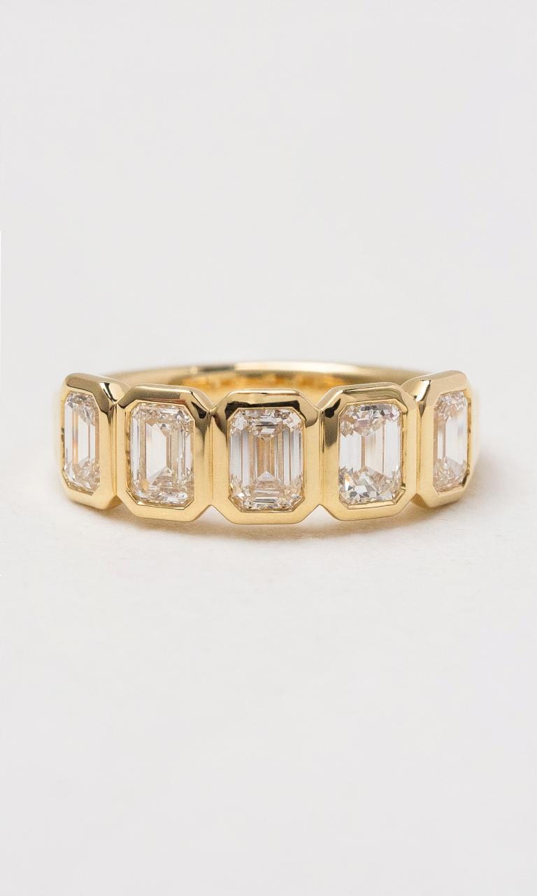 Hogans Family Jewellers 18K YG Emerald Cut Bezel Set Band