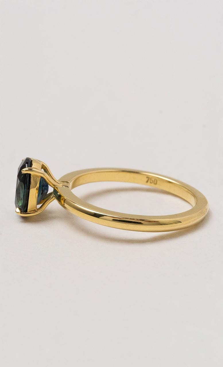 Hogans Family Jewellers 18K YG Oval Australian Sapphire Ring