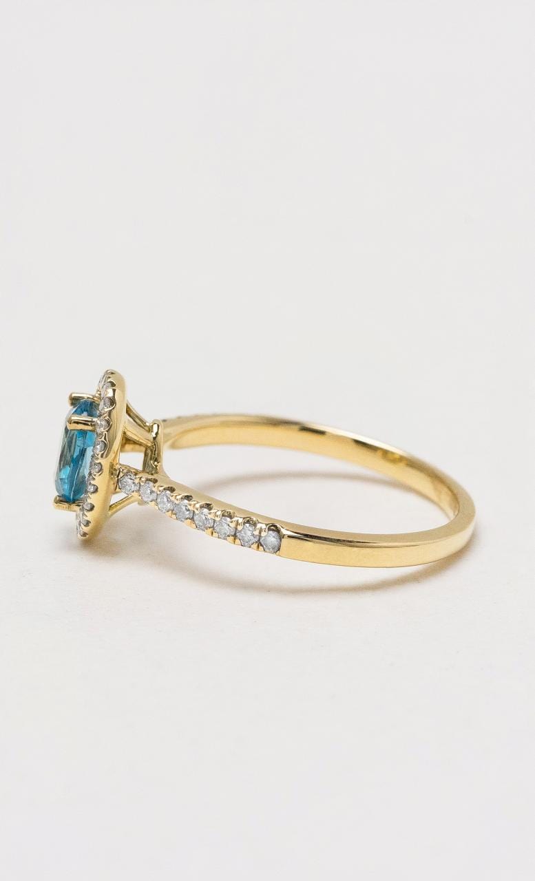 Hogans Family Jewellers 18K YG Oval Blue Topaz Ring