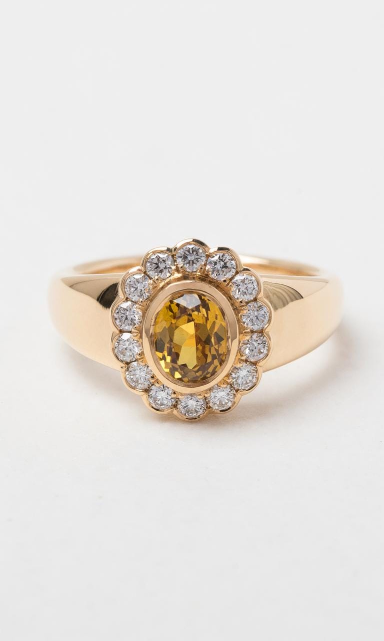 Hogans Family Jewellers 18K YG Oval Cut Ceylon Sapphire Daisy Signet Ring