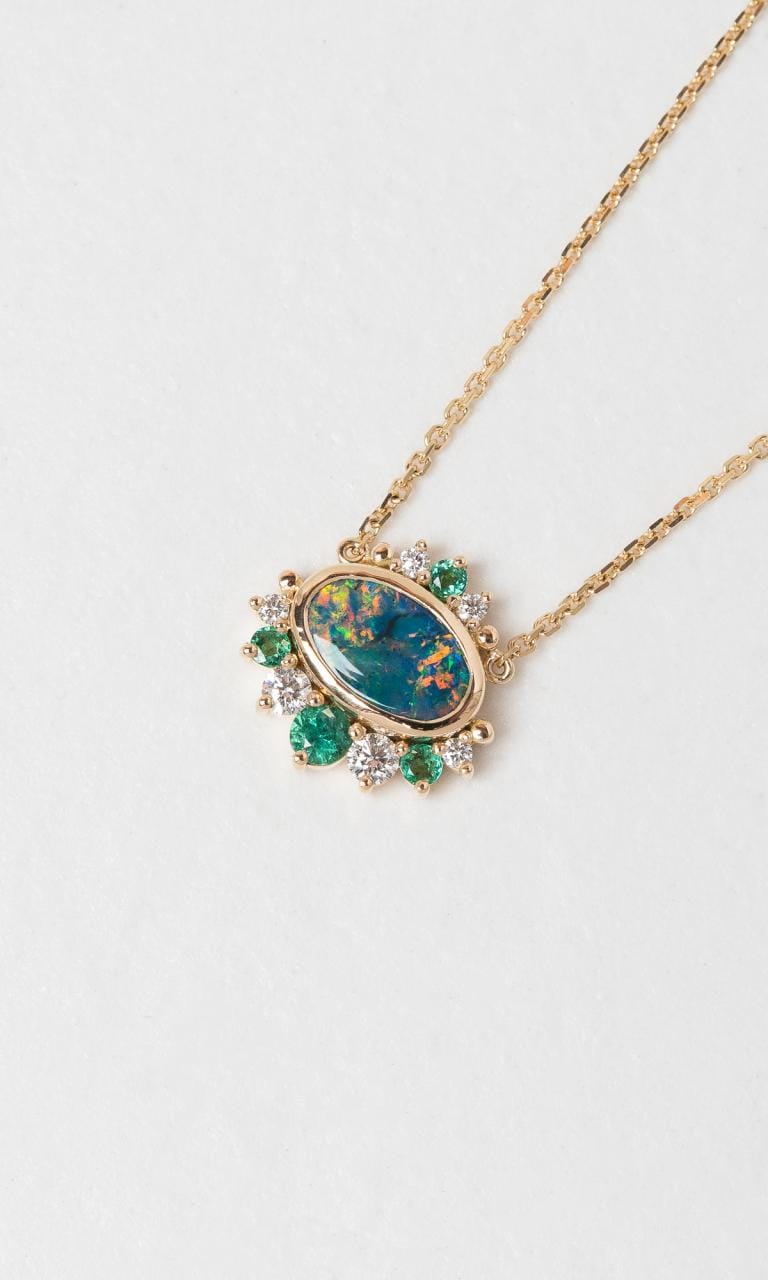 Hogans Family Jewellers 18K YG Oval Cut Opal Decorative Necklace