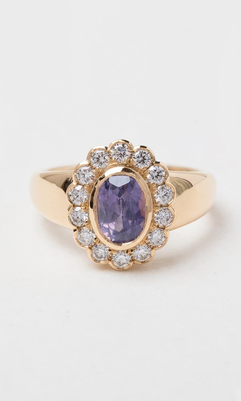 Hogans Family Jewellers 18K YG Oval Cut Tanzanite Daisy Signet Ring