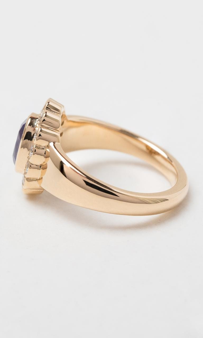 Hogans Family Jewellers 18K YG Oval Cut Tanzanite Daisy Signet Ring