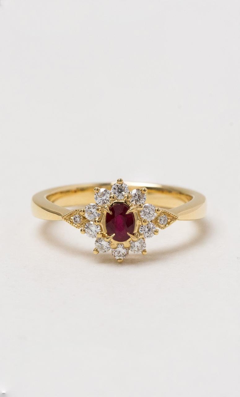 Hogans Family Jewellers 18K YG Oval Ruby Vintage Ring