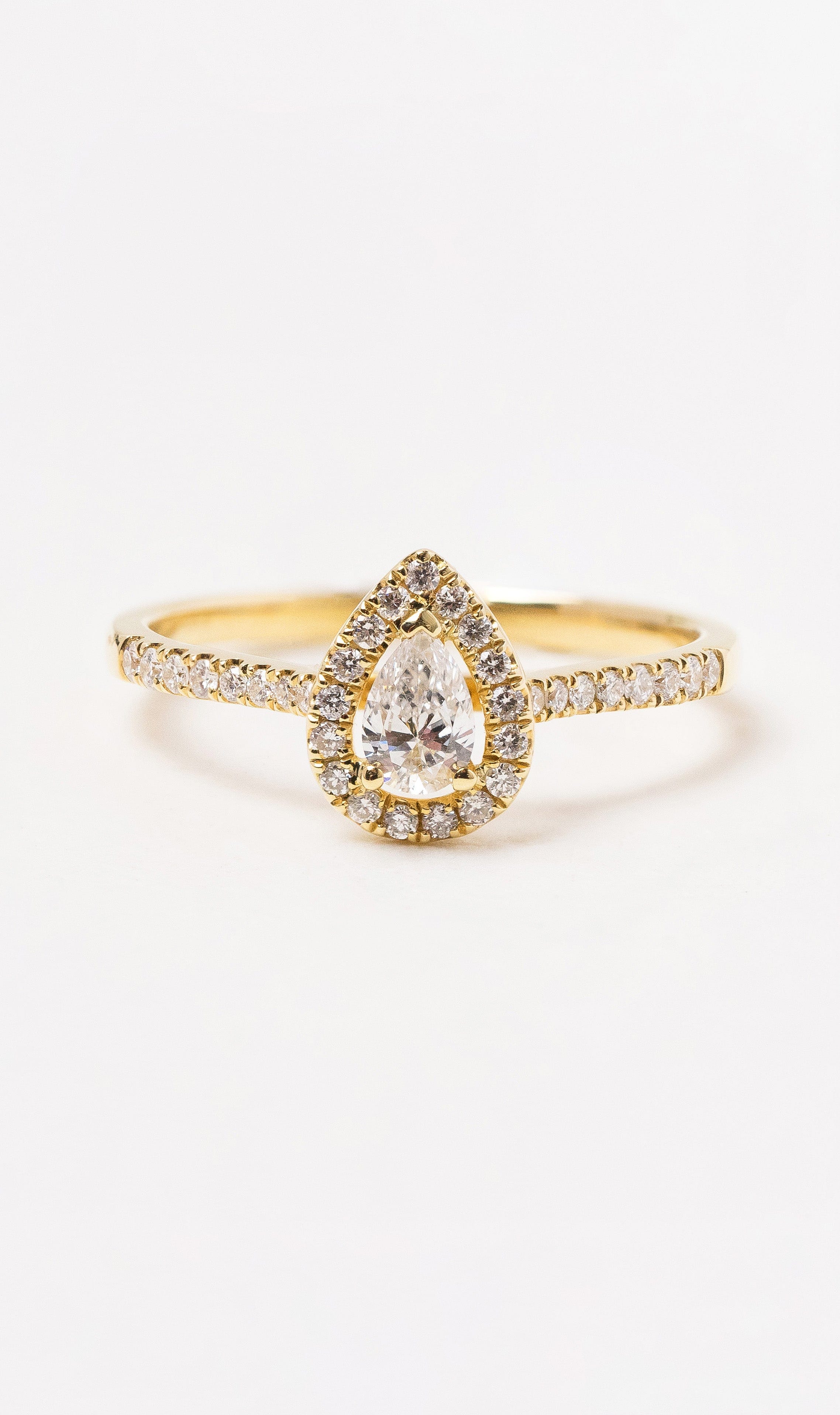 Hogans Family Jewellers 18K YG Pear Diamond Ring