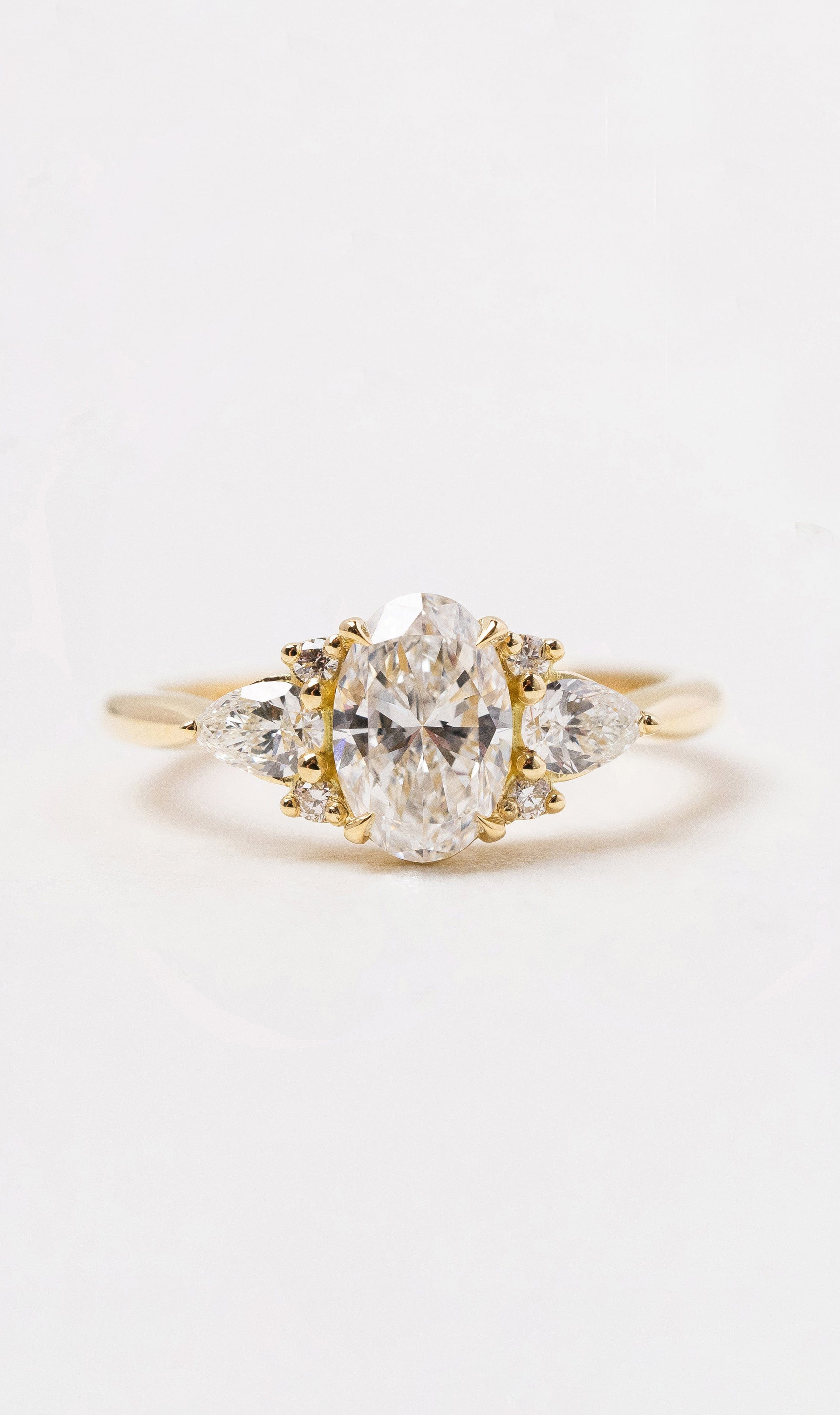 Hogans Family Jewellers 18K YG Vintage Style Diamond Ring