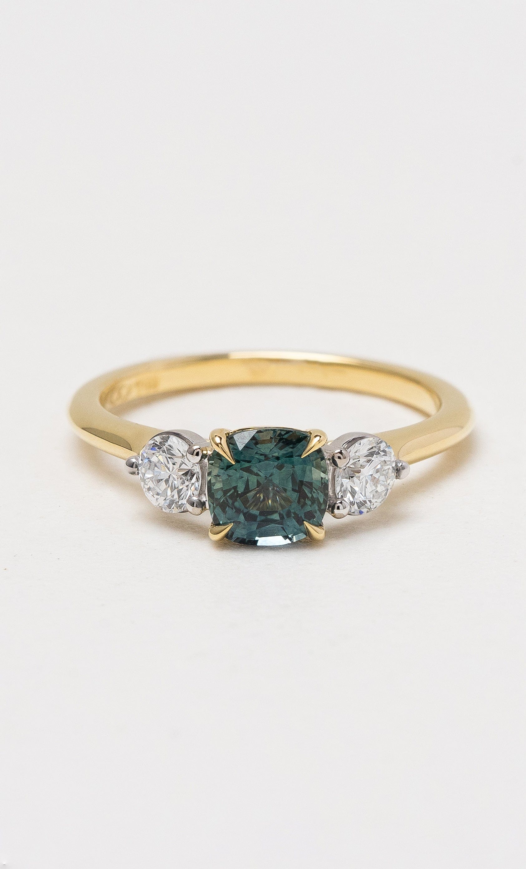 Hogans Family Jewellers 18K YWG Montana Sapphire Ring
