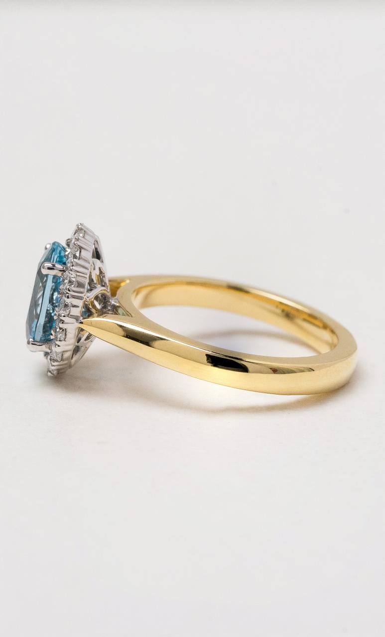 Hogans Family Jewellers 18K YWG Oval Aquamarine Ring