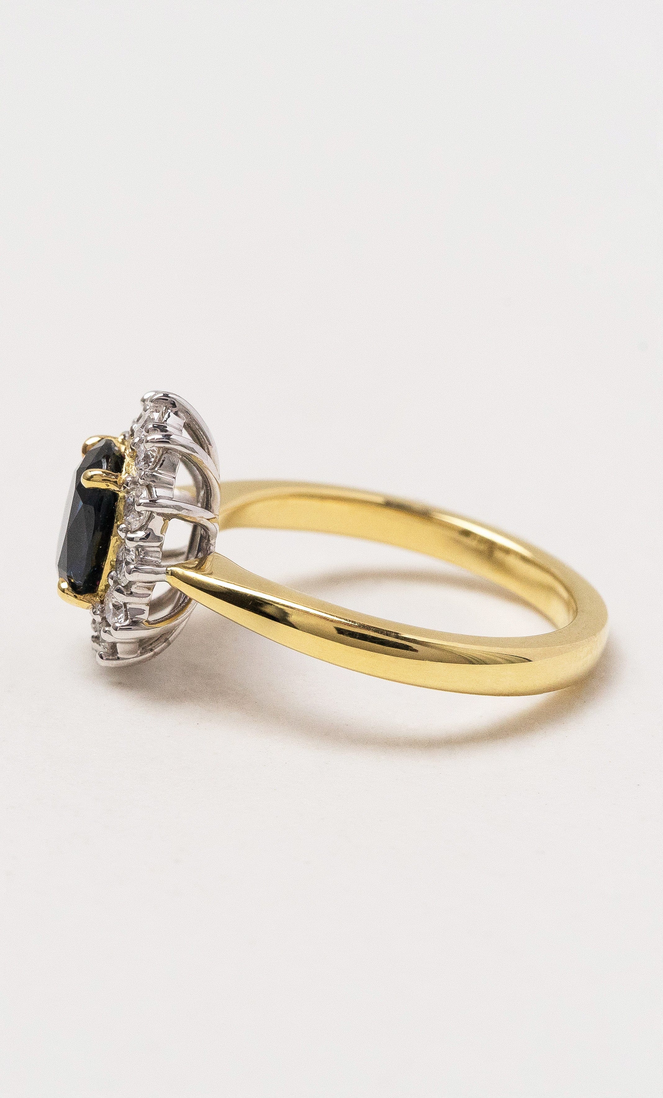 Hogans Family Jewellers 18K YWG Oval Australian Sapphire Ring
