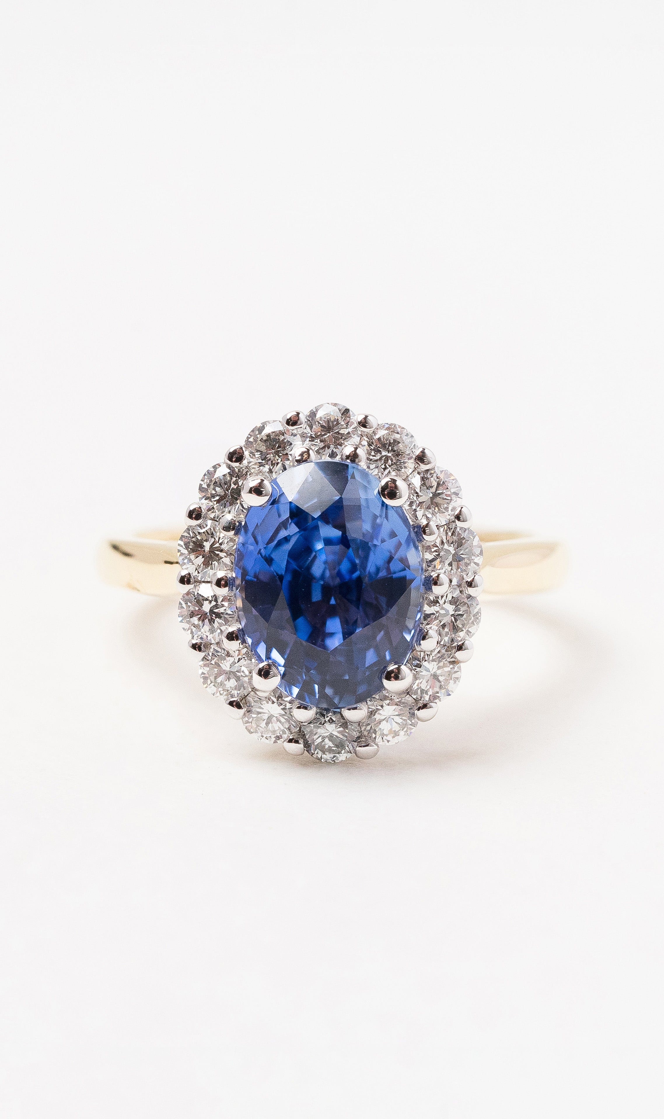 Hogans Family Jewellers 18K YWG Oval Ceylon Sapphire Ring