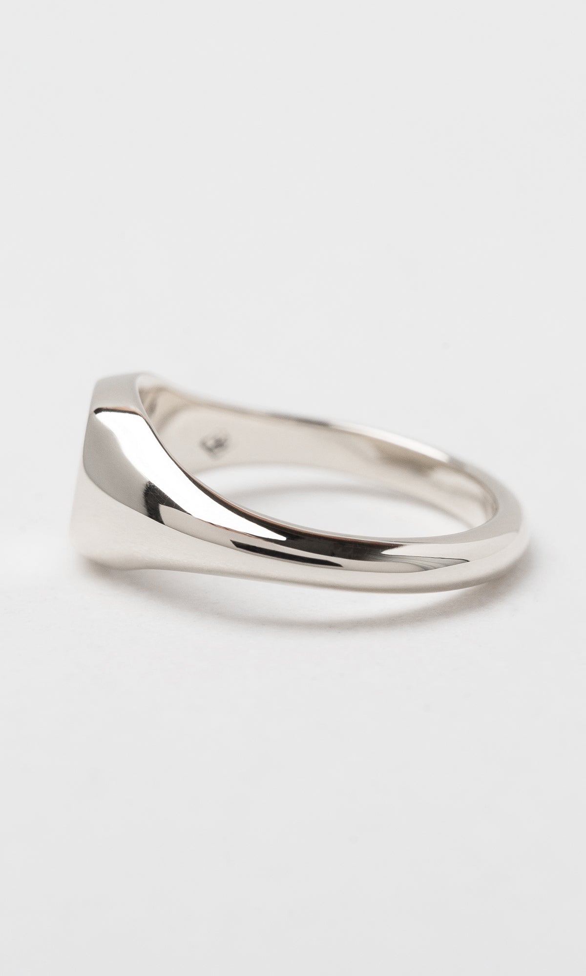 Hogans Family Jewellers 9K Cushion Signet Ring
