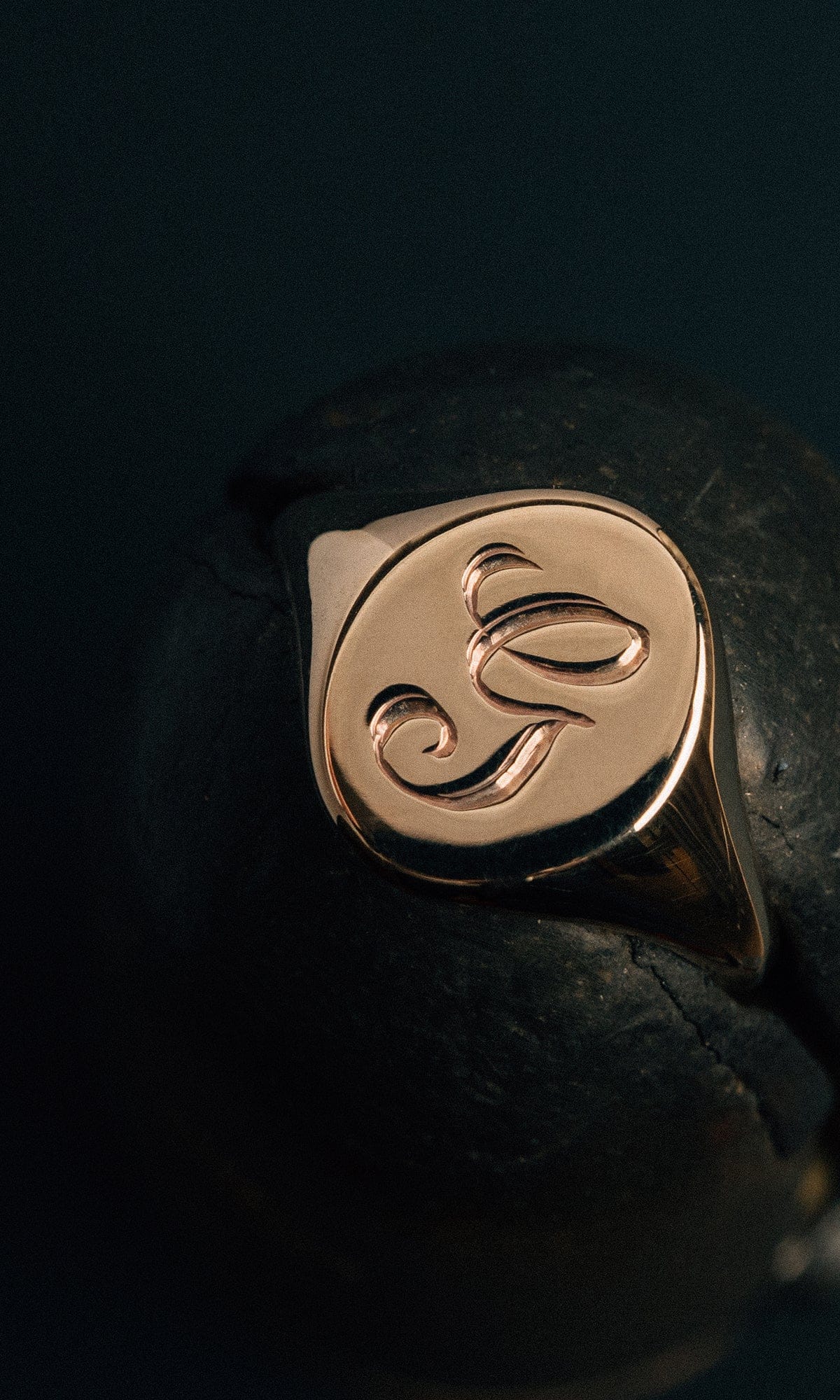 Hogans Family Jewellers 9K Flat Oval Signet Ring