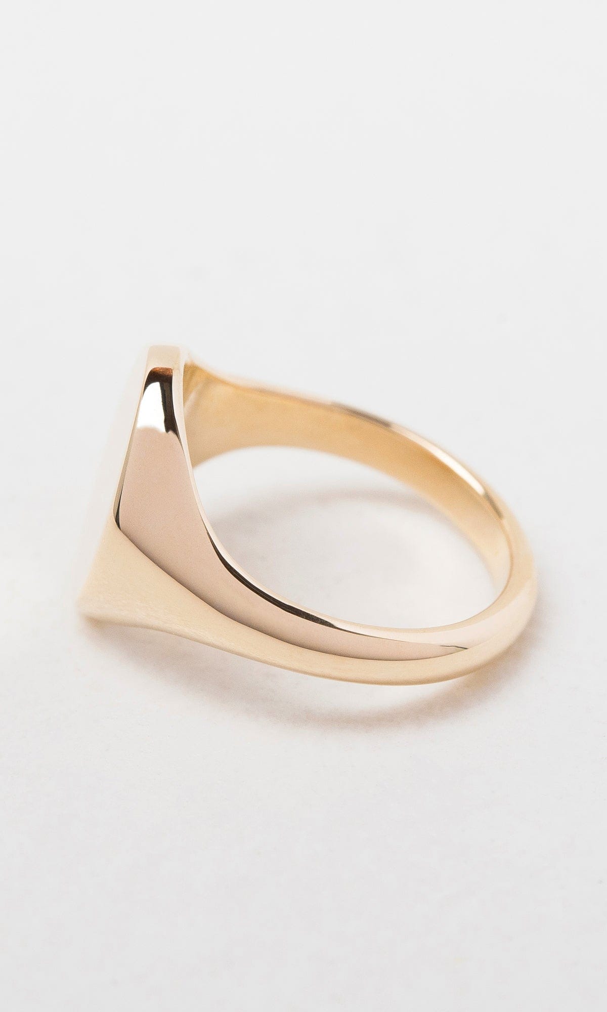 Hogans Family Jewellers 9K Flat Oval Signet Ring