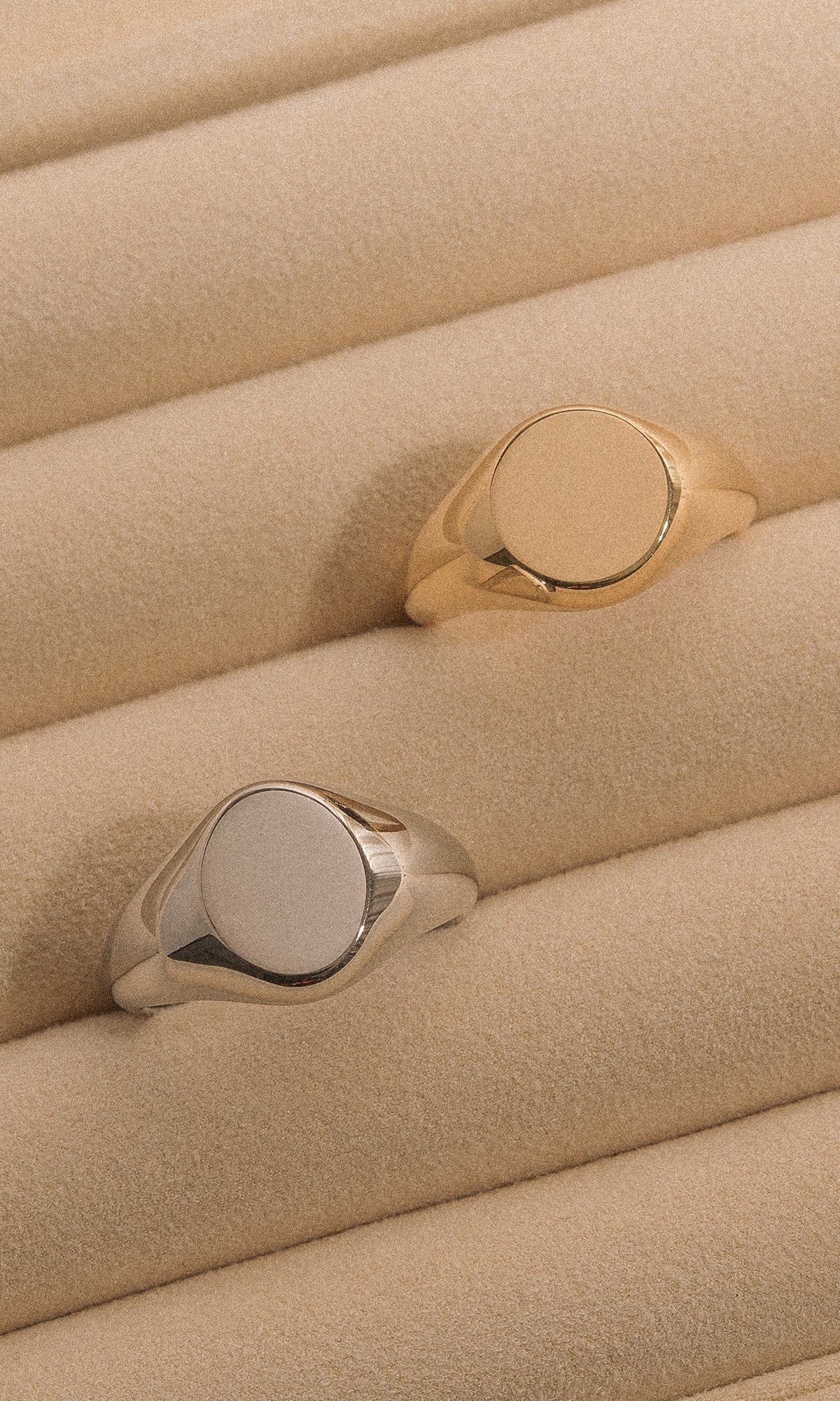 Hogans Family Jewellers 9K Large Round Signet Ring