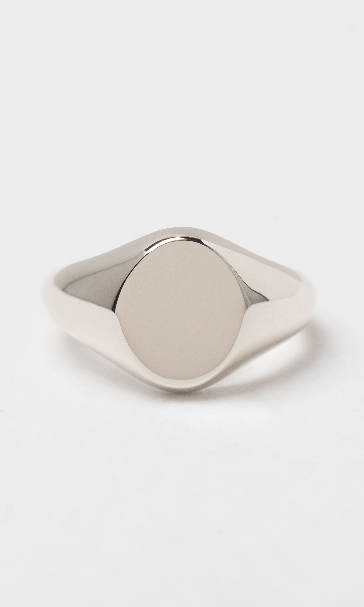 Hogans Family Jewellers 9K Medium Oval Signet Ring