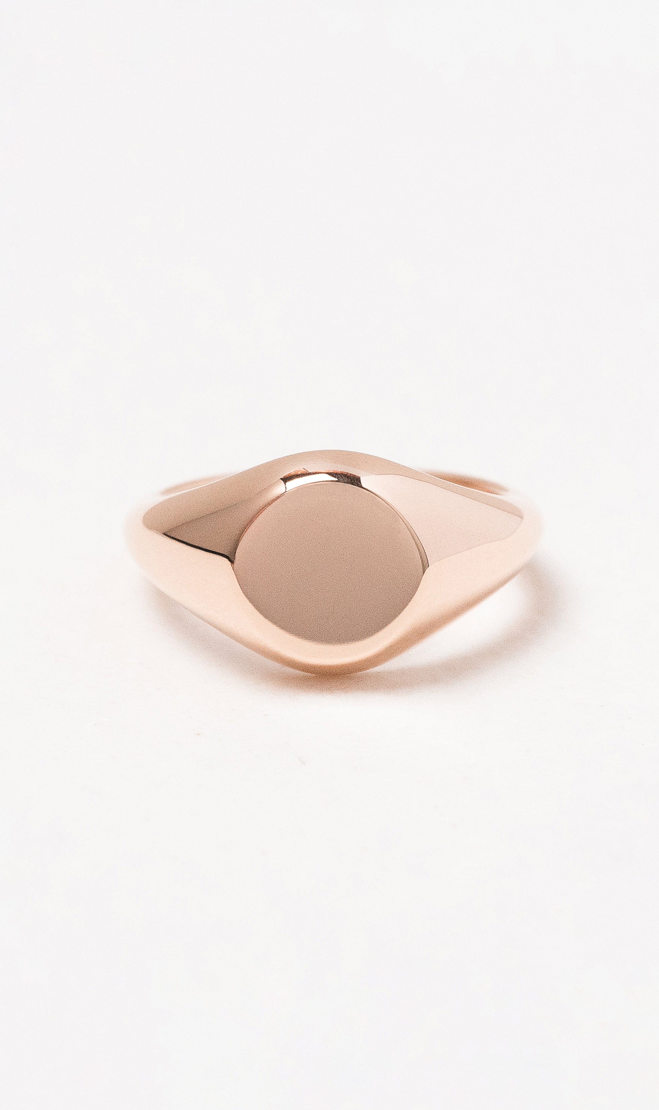 Hogans Family Jewellers 9K Medium Round Signet Ring