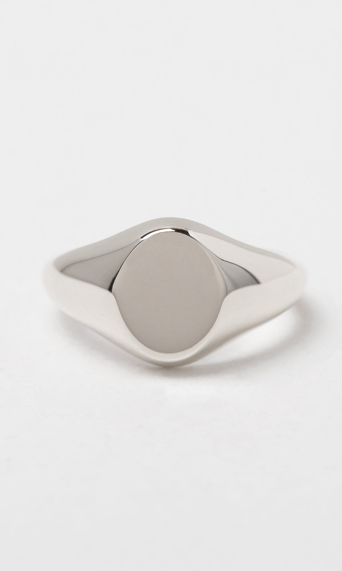 Hogans Family Jewellers 9K Small Oval Signet Ring