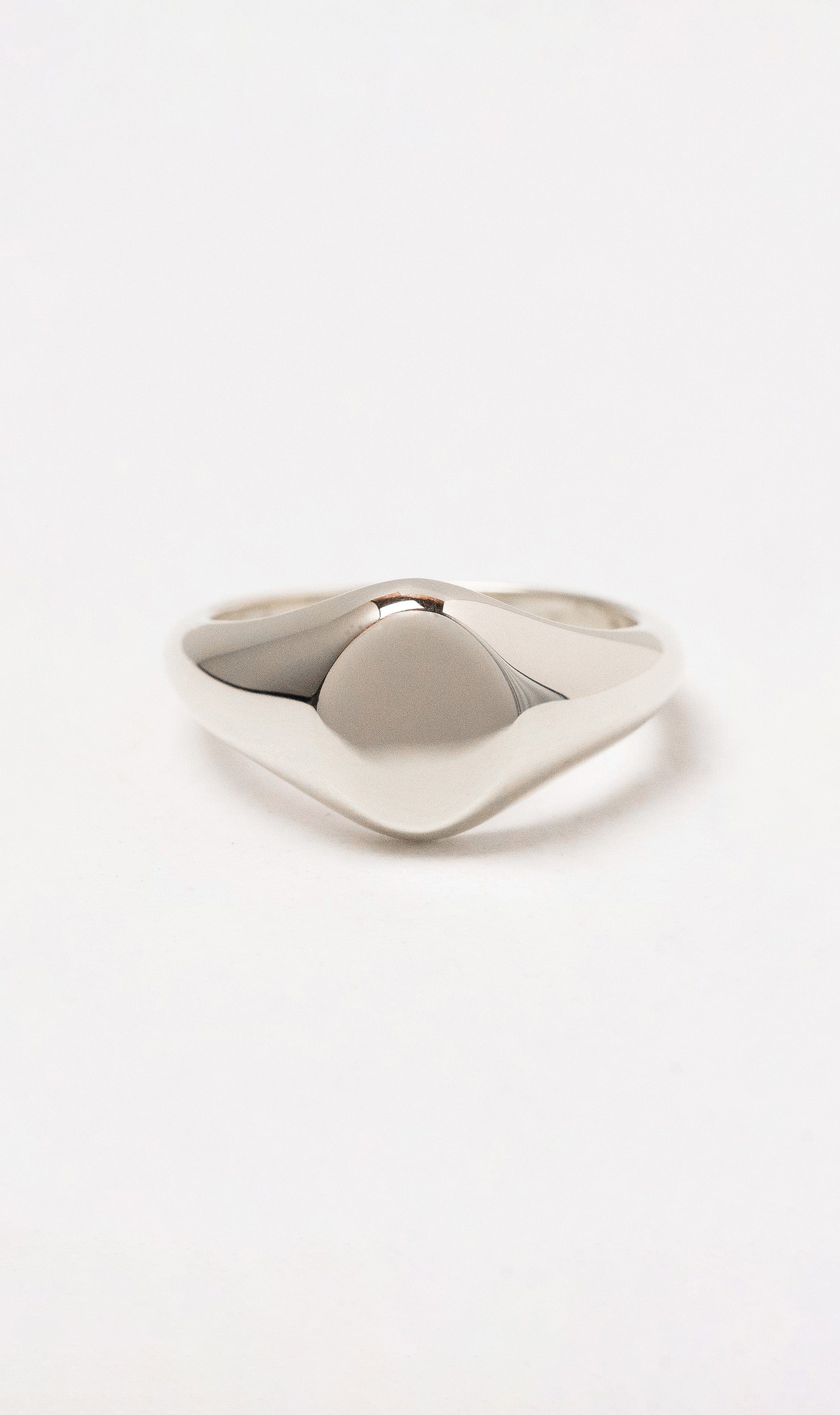 Hogans Family Jewellers 9K Small Oval Signet Ring