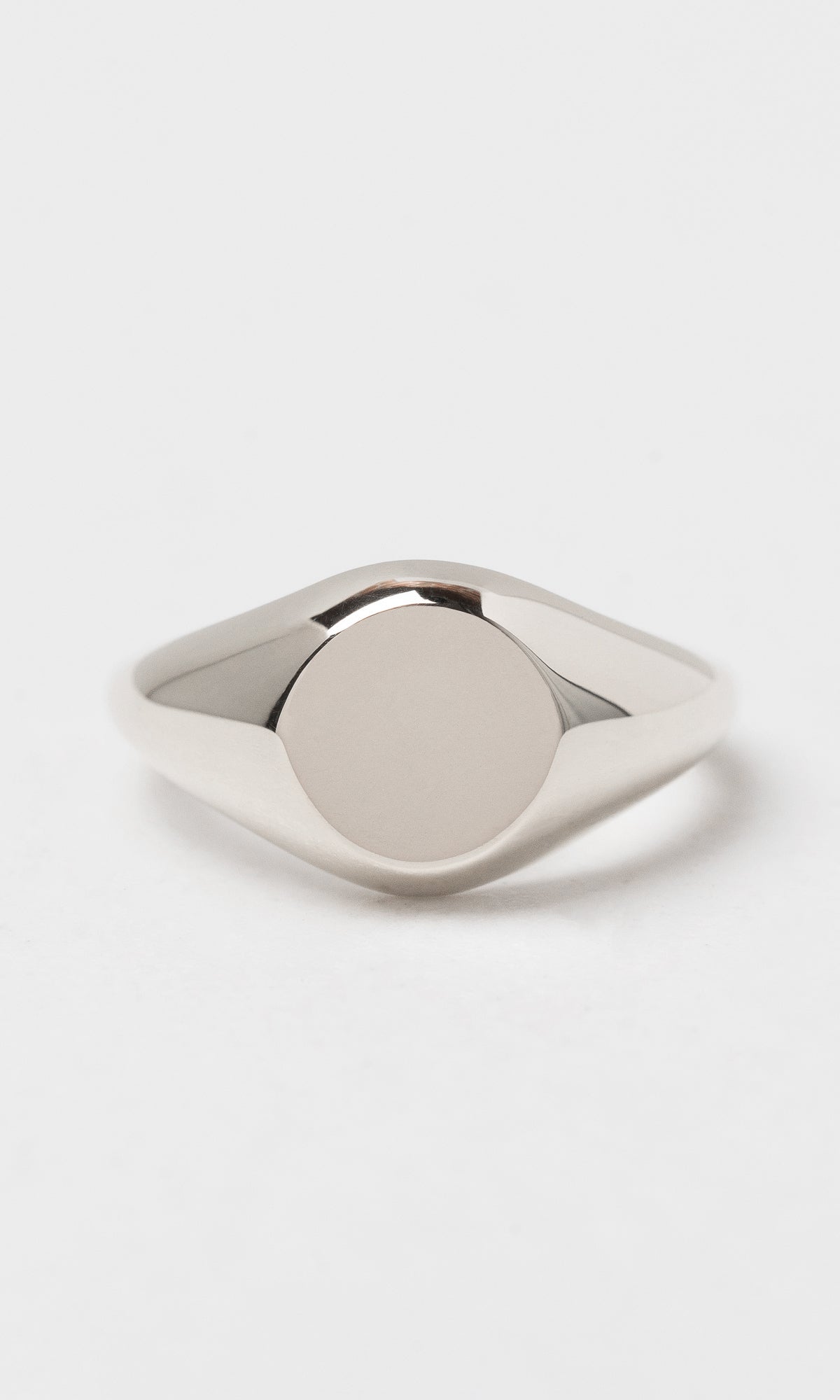 Hogans Family Jewellers 9K Small Round Signet Ring