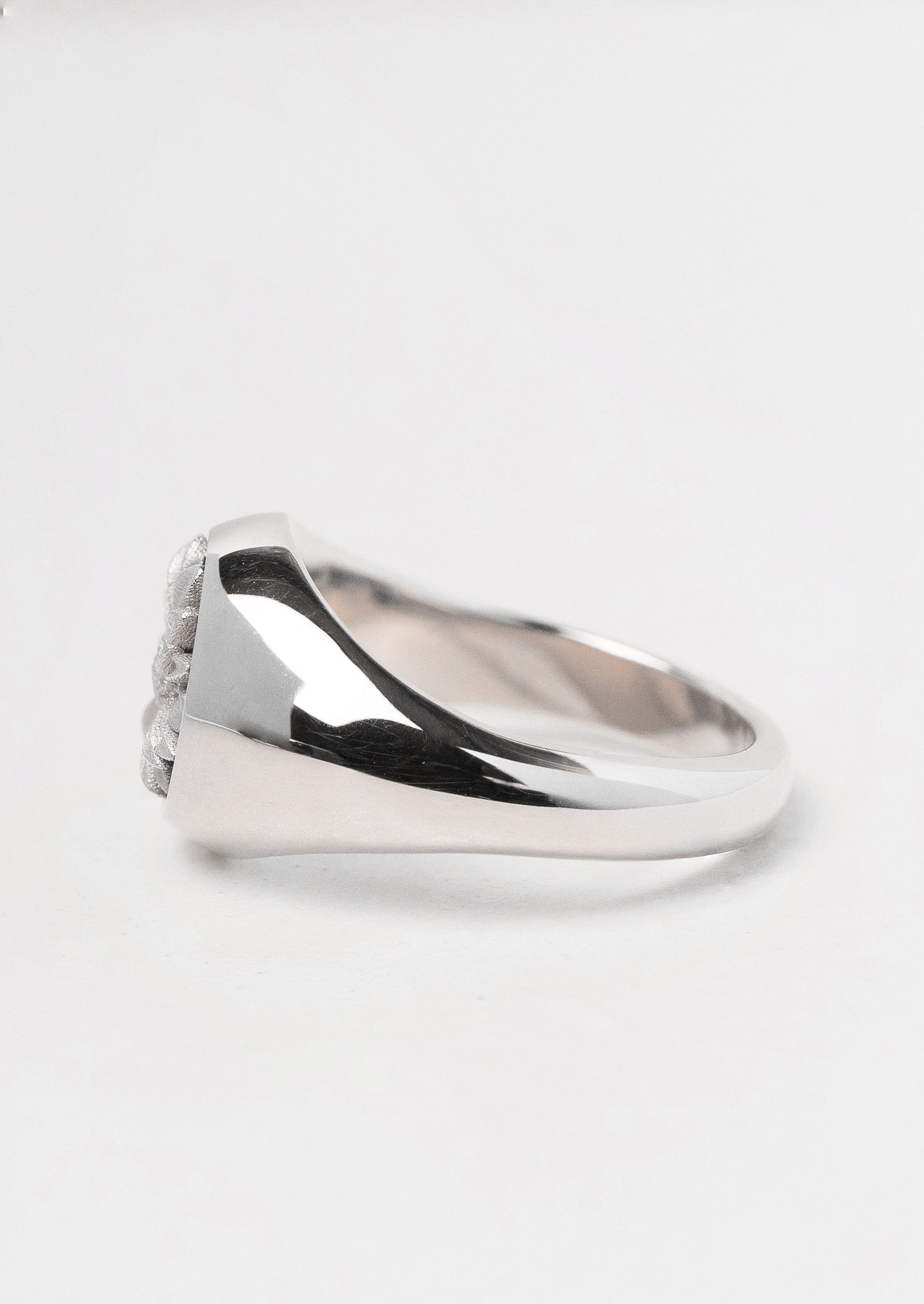 Hogans Family Jewellers 9K Sunflower Signet Ring