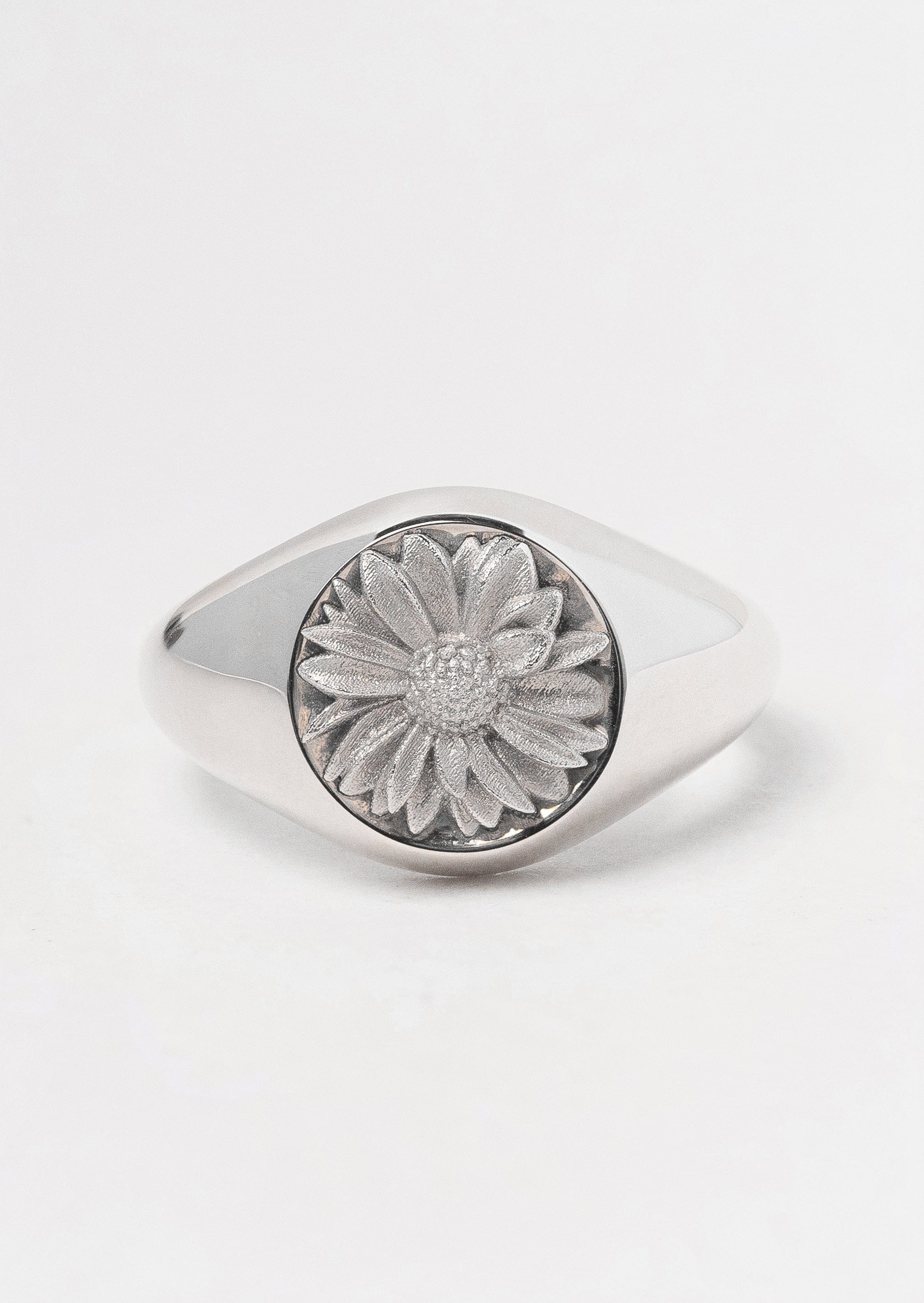 Hogans Family Jewellers 9K Sunflower Signet Ring
