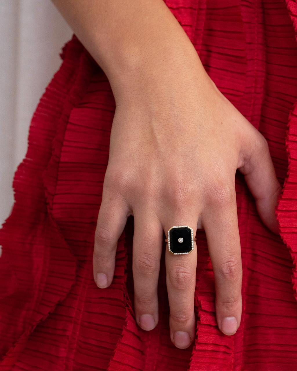 Hogans Family Jewellers 9K YG Rectangular Onyx Ring