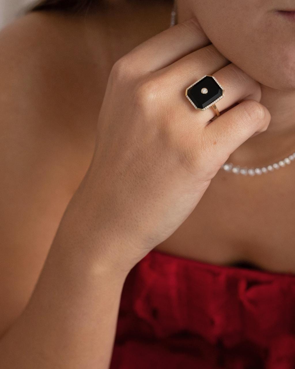 Hogans Family Jewellers 9K YG Rectangular Onyx Ring