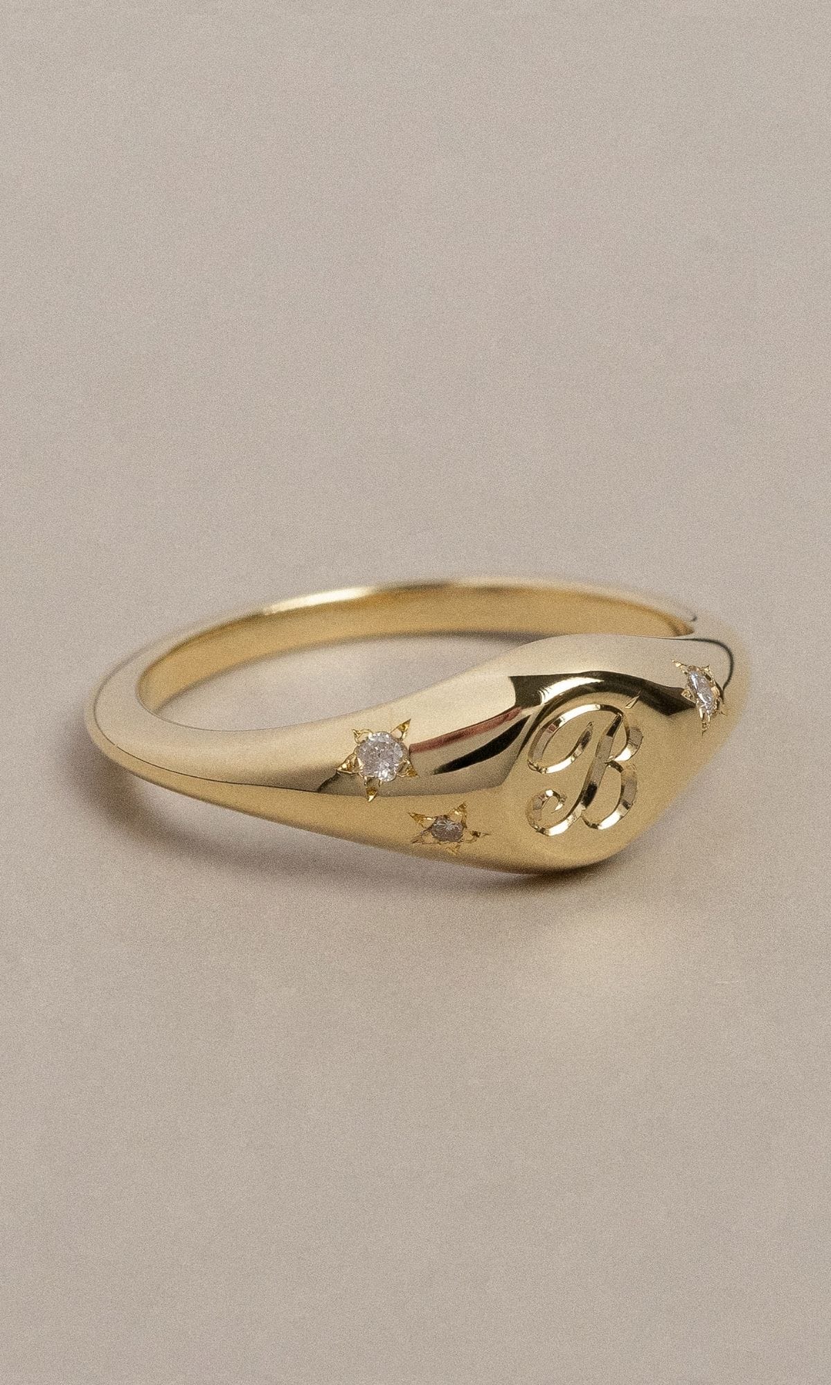 Hogans Family Jewellers Bespoke 18K YG Star-Set Diamond Signet Ring